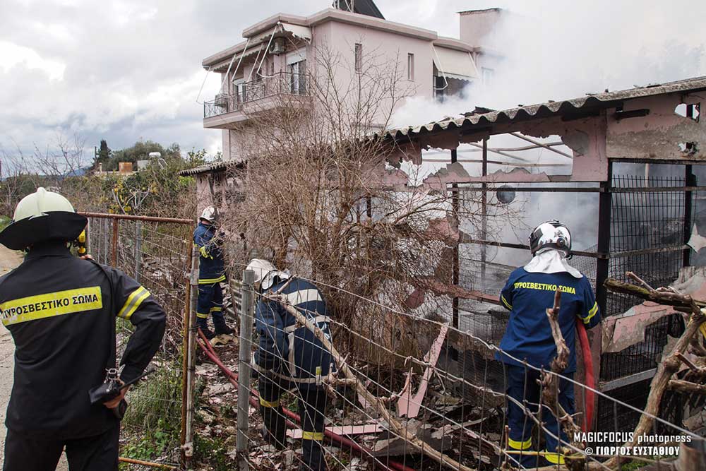 Αναστάτωση στο Νεοχώρι από πυρκαγιά σε αποθήκη – Εκρήξεις ξεσήκωσαν το χωριό – ΦΩΤΟ